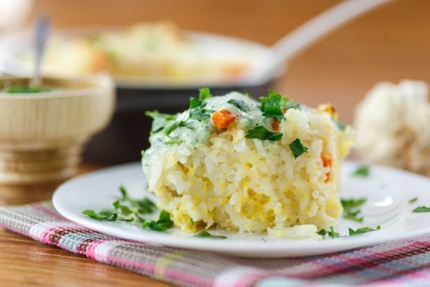 Rice casserole with egg in a slow cooker 