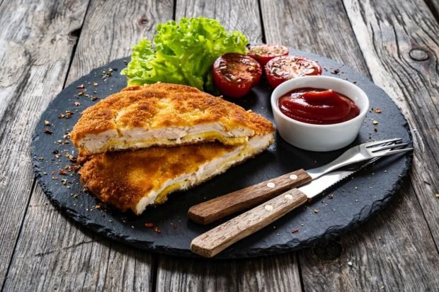 Pork chops with cheese and breadcrumbs in the oven