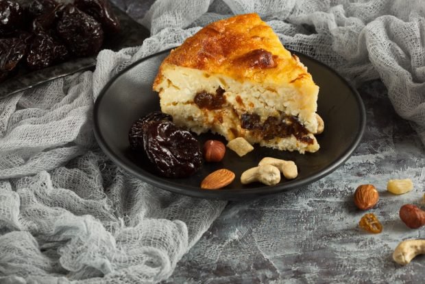 Cottage cheese casserole with prunes