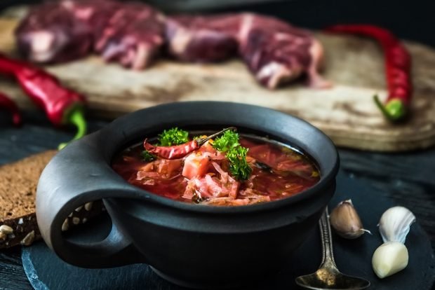 Spicy borscht with chili 