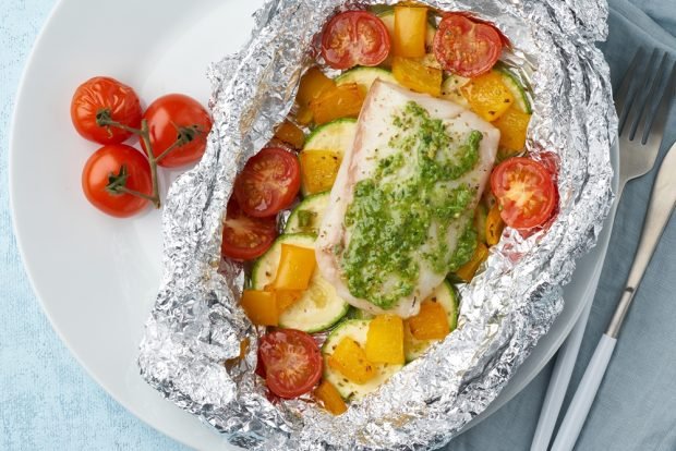 Cod with vegetables and pesto in foil – a simple and delicious recipe, how to cook step by step