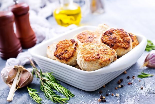 Chicken cutlets with rosemary in the oven