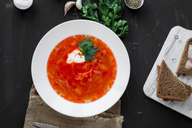 Ukrainian borscht without beetroot with tomatoes