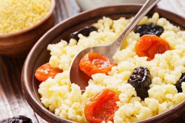 Millet porridge with dried fruits