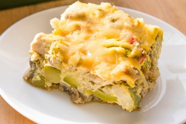 Zucchini casserole with chicken in a slow cooker is a simple and delicious recipe, how to cook step by step