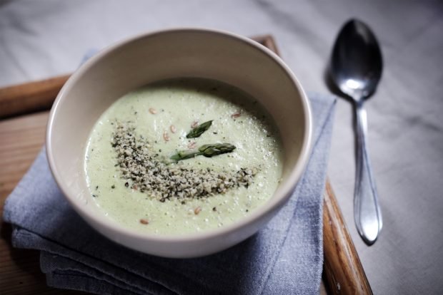 Milk soup with asparagus 