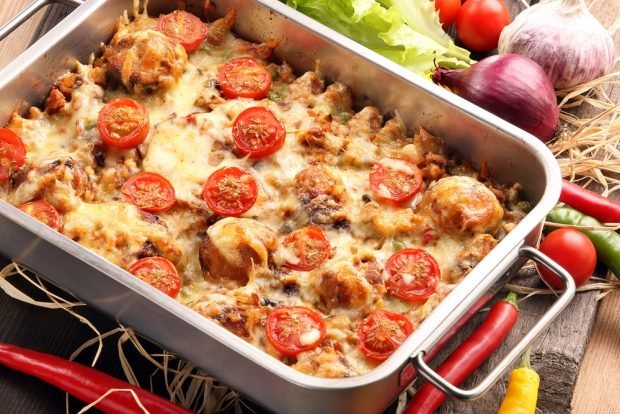 Rice casserole with meatballs 