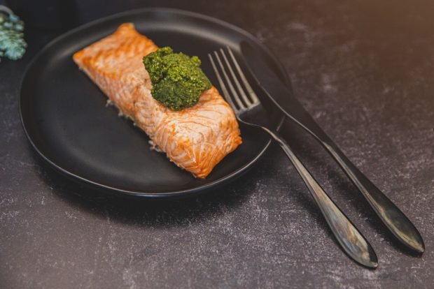 Pink salmon with paprika in the oven 