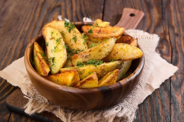 Rustic new potatoes with garlic and dill