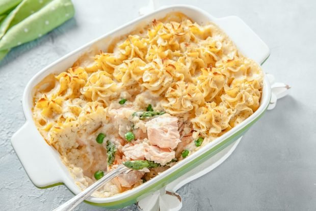 Potato casserole with salmon, asparagus and green peas is a simple and delicious recipe, how to cook step by step