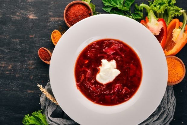 Ukrainian borscht with paprika and curry