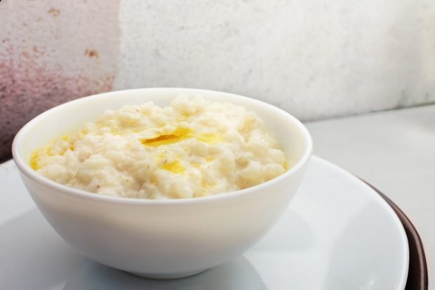 Rice porridge with banana