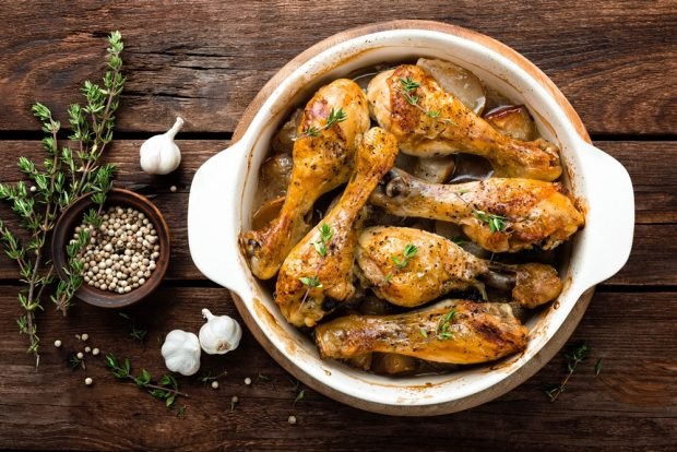 Chicken legs with mayonnaise and garlic