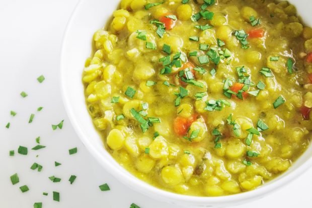 Pea soup with herbs in a slow cooker