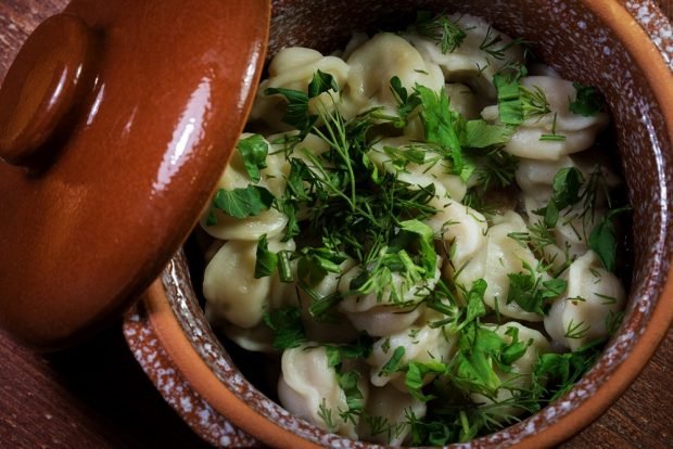 Dumplings in pots in the oven