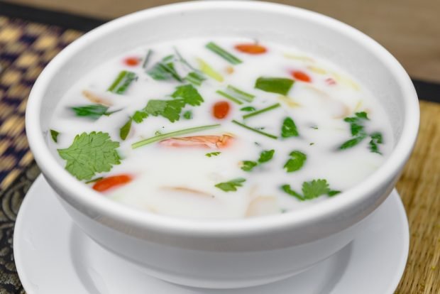 Cold milk soup with vegetables and herbs