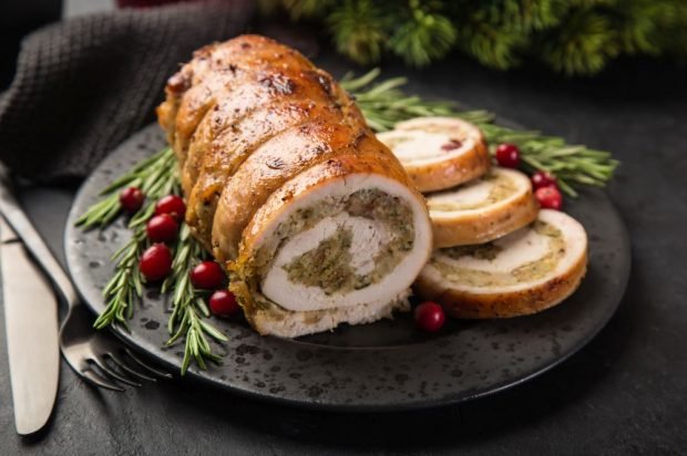 Turkey roll with champignons and cheese