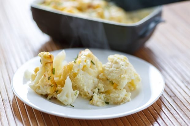 Cauliflower casserole in a slow cooker 