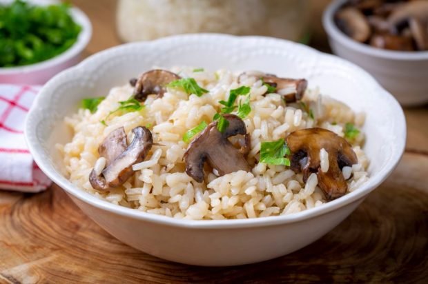 Pilaf with champignons in Turkish