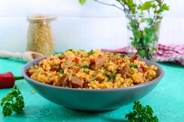 Bulgur with turkey and vegetables in a slow cooker 