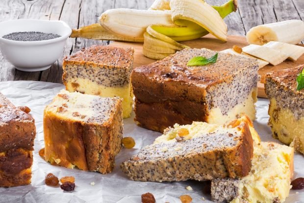 Cottage cheese casserole with banana and poppy seeds