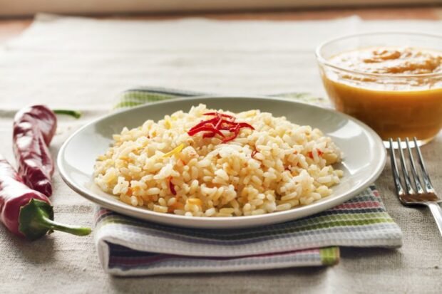 Rice porridge with vegetables and hot pepper 