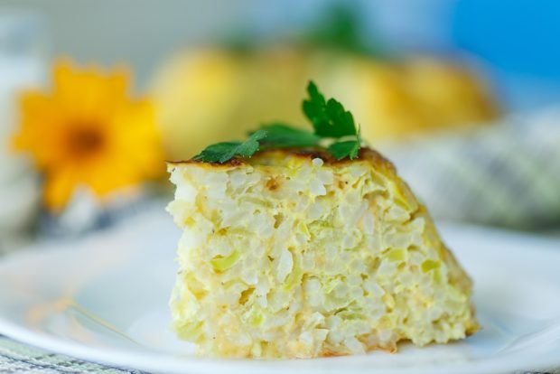 Rice casserole with zucchini in a slow cooker 