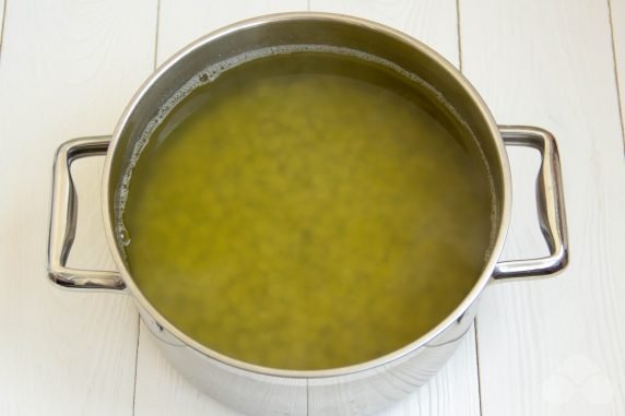 Pea soup with young peas and herbs: photo of recipe preparation, step 1