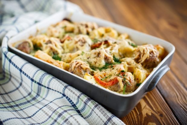 Potato casserole with meatballs