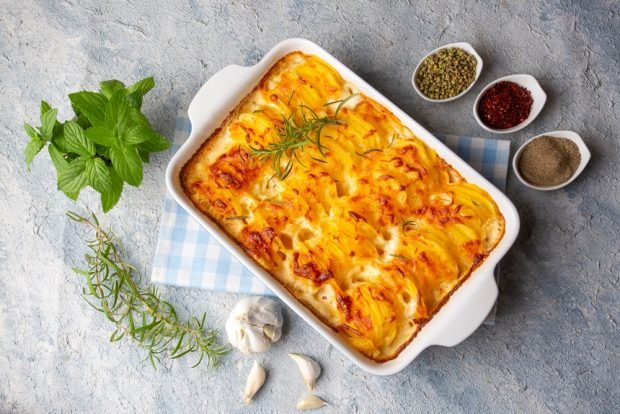 Potato casserole with chicken and corn