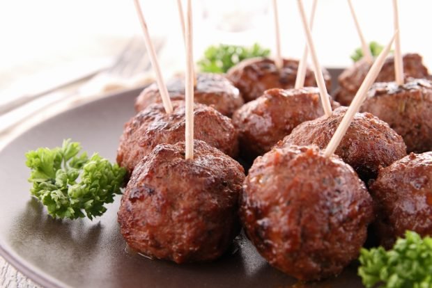 Baked meatballs on skewers