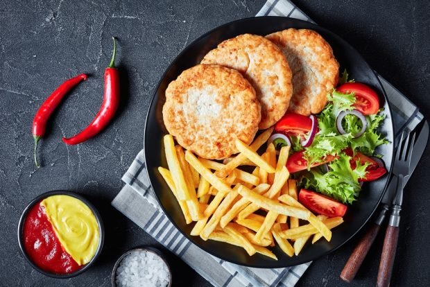 Chicken cutlets with sour cream