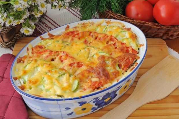 Pasta casserole with zucchini and tomatoes 