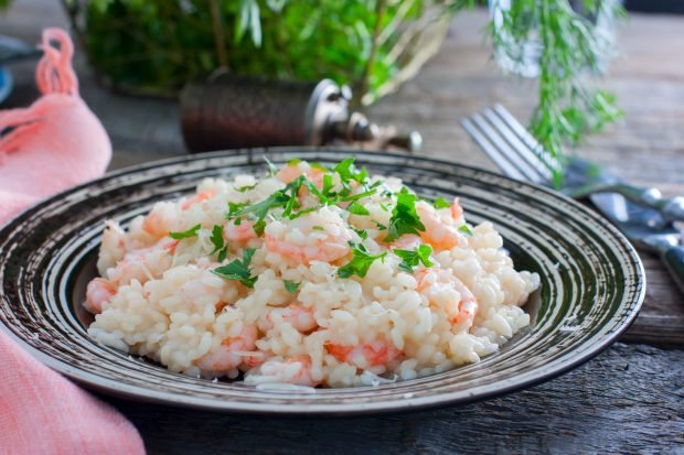 Shrimp risotto in cream sauce 