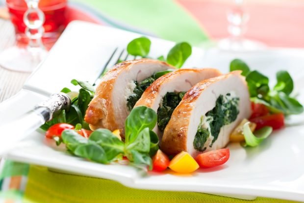 Turkey roll with spinach and mozzarella