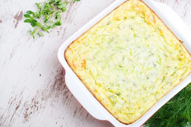 Zucchini casserole with cream and melted cheese 