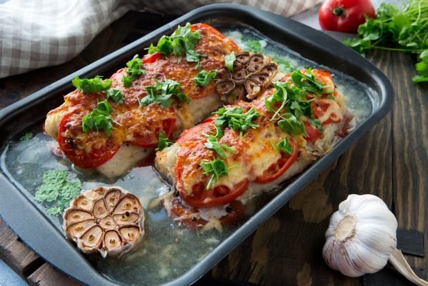 Cod with tomatoes and cheese in the oven 