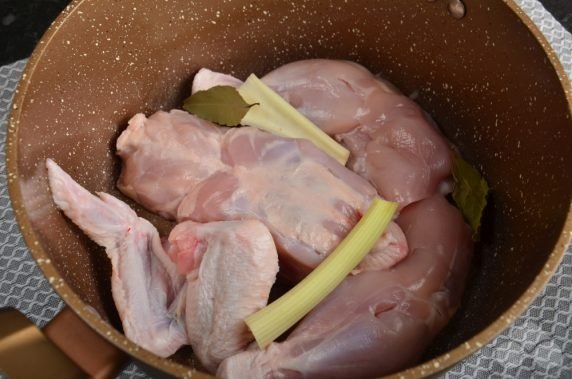 Borscht on chicken with beans: photo of recipe preparation, step 1