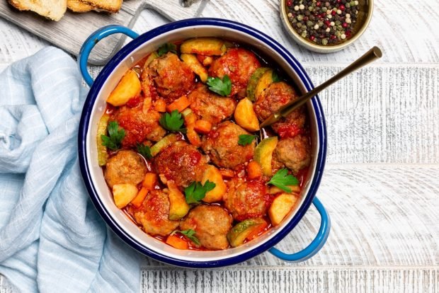 Stewed meatballs with vegetables in Mexican