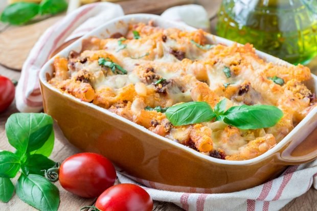 Pasta casserole with sausages and mushrooms 