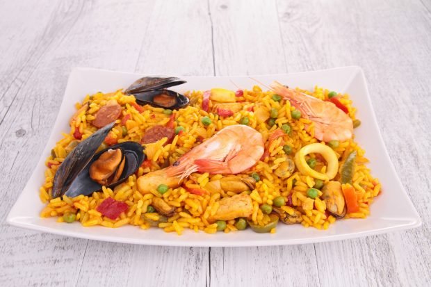 Classic paella is a simple and delicious recipe, how to cook step by step