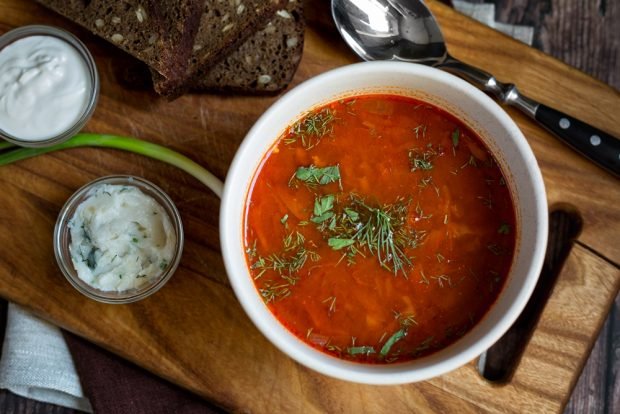 Borscht with tomato paste without beetroot