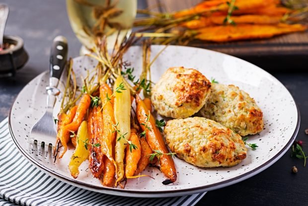 Chicken cutlets with zucchini in the oven 