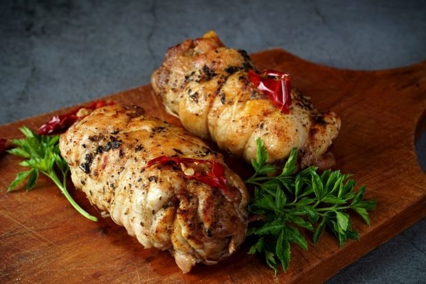 Chicken roll in the oven is a simple and delicious recipe, how to cook step by step