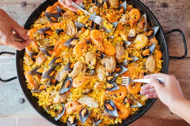 Paella with seafood and chicken 