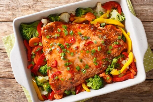 Salmon fillet with vegetables in the oven 