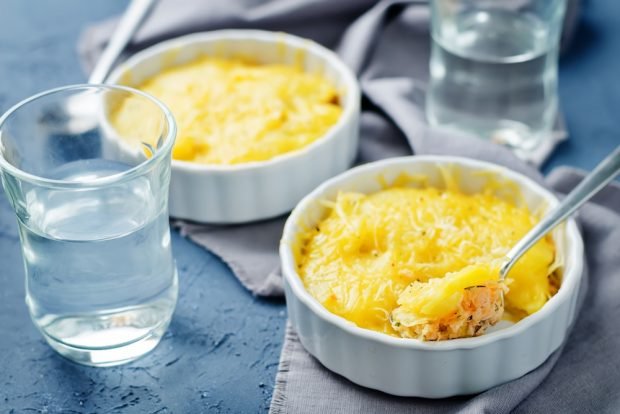 Potato casserole with salmon 