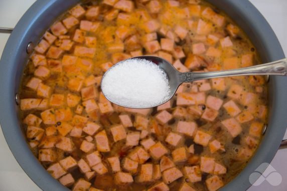 Pea soup with sausage and tomato roast: photo of recipe preparation, step 7