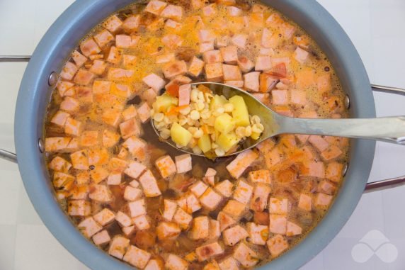 Pea soup with sausage and tomato roast: photo of recipe preparation, step 6