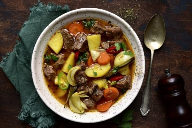 Vegetable stew with beef and hot pepper